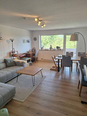 Wohnzimmer - Bezug nach Sanierung - 4-ZKB mit Balkon und EBK