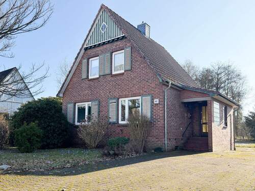 Hausansicht - Sanierungsbedürftiges Einfamilienhaus - Haus mit Charakter - bereit für frischen Glanz