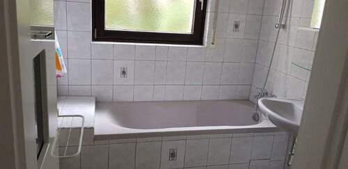 Badezimmer - 3 Zimmer Etagenwohnung zum Kaufen in Offenbach