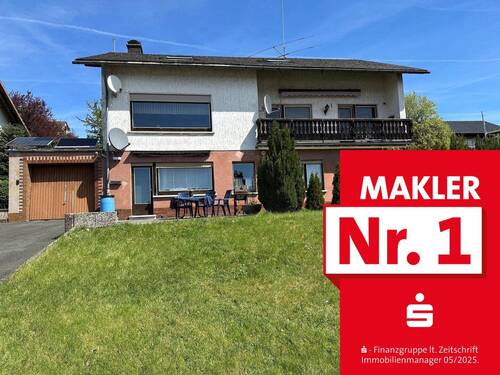 Strassenansicht - Zweifamilienhaus mit Entfaltungsmöglichkeit in Bad Laasphe