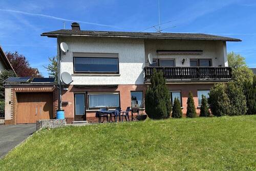 Strassenansicht - 7 Zimmer Mehrfamilienhaus, Wohnhaus zum Kaufen in Bad Laasphe