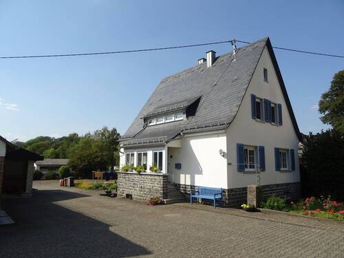 Haus 1 Frontansicht - Mehrfamilienhaus, Wohnhaus mit 390,00 m² in Rückeroth zum Kaufen
