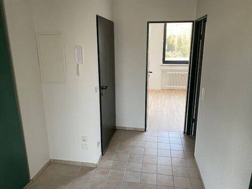 Diele - 2 Zimmer Etagenwohnung zur Miete in Krefeld