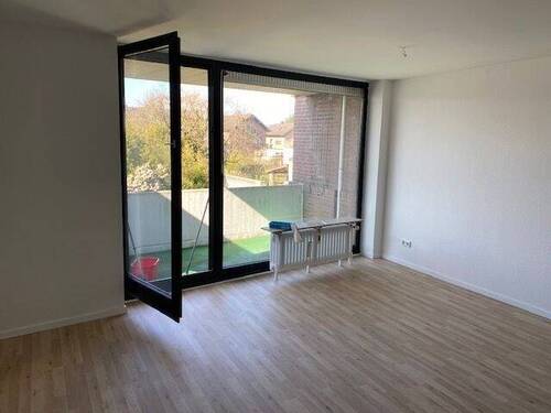 Wohnzimmer - 2 Zimmer Etagenwohnung in Krefeld