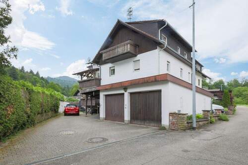 Straßenansicht - Attraktives Mehrfamilienhaus mit drei Wohneinheiten in ruhiger Lage von Baden-Baden