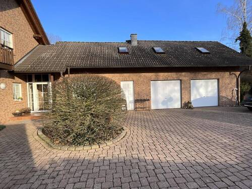 Doppelgarage mit Bürobereich - 