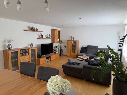 Wohnen / Essen - Etagenwohnung mit 119,50 m&sup2; in Schönaich zum Kaufen
