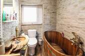 Badezimmer 1. OG rechts - 