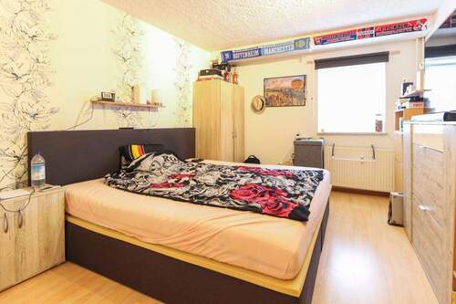 Schlafzimmer EG - 1 Zimmer Mehrfamilienhaus, Wohnhaus in Knittlingen