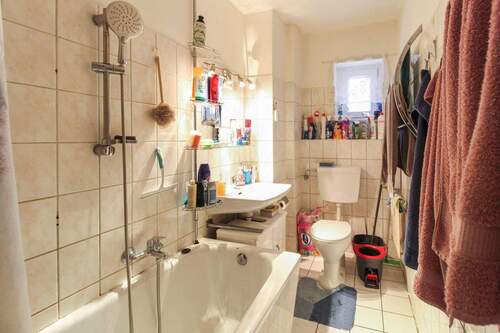 Badezimmer 1. OG links - 