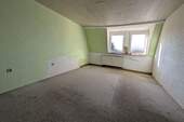 Zimmer der WE im 2. OG - Mehrfamilienhaus, Wohnhaus mit 258,00 m&sup2; in Nossen zum Kaufen