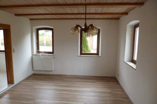 Wohnzimmer Vorderhaus - 9 Zimmer Mehrfamilienhaus, Wohnhaus in Kasendorf