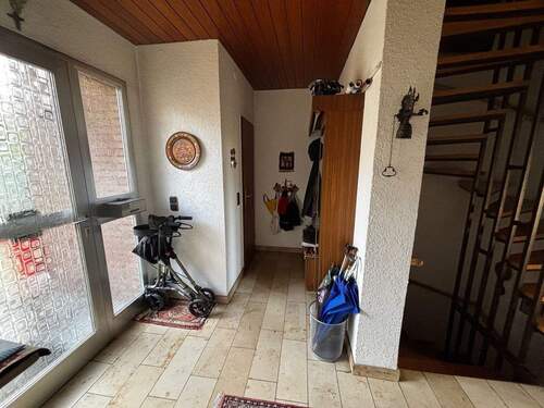 Diele - 5 Zimmer Reihenmittelhaus in Krefeld