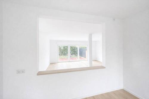 Durchreiche Küche - Doppelhaushälfte mit 100,00 m&sup2; in Berlin zum Kaufen