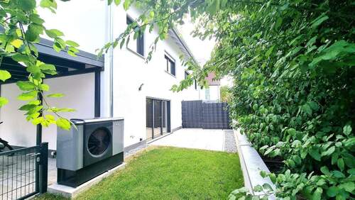 Terrasse-Rasen - 6 Zimmer Mehrfamilienhaus, Wohnhaus zum Kaufen in Herzogenaurach