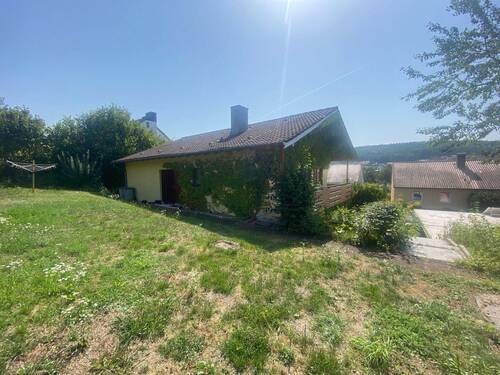 Rückseite - Mehrfamilienhaus, Wohnhaus mit 104,20 m&sup2; in Ebern zum Kaufen