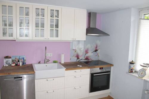 ... eines davon mit EBK ausgestattet - 