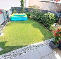 Exklusive neuwertige 4-Zimmer-Wohnung (KfW 55) in Feucht mit Garten