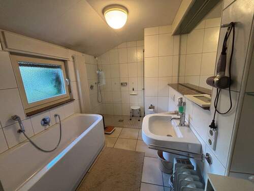 Badezimmer - Einfamilienhaus mit 98,00 m&sup2; in Niederkrüchten zum Kaufen