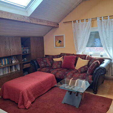 Wohnzimmer m. Einbauschrank li - 