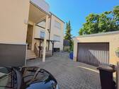 Zufahrt - 9 Zimmer Mehrfamilienhaus, Wohnhaus zum Kaufen in Obertshausen