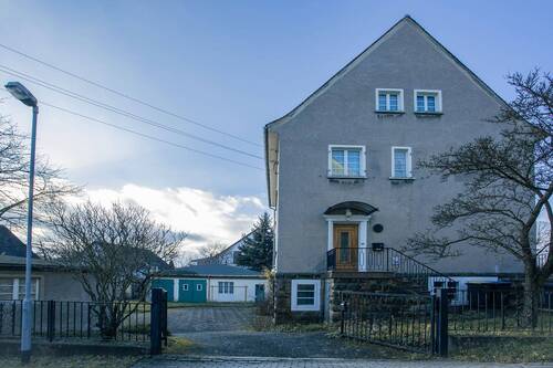Seitenansicht - Gestalten Sie Ihre Träume: Ein- oder Zweifamilienhaus mit gewerblichem Bereich