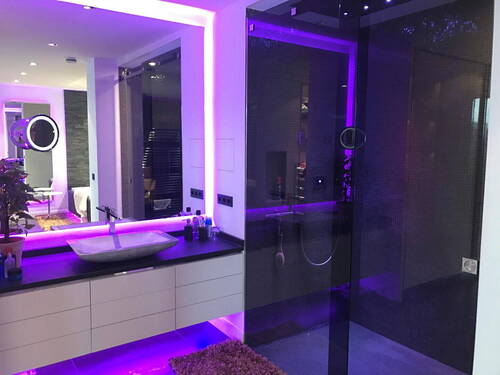 Waschtisch angrenzende Dusche - 