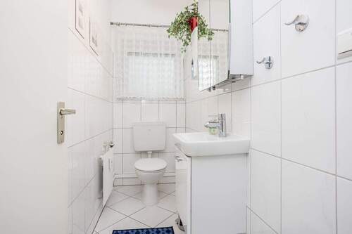 Modernes Gäste WC - 