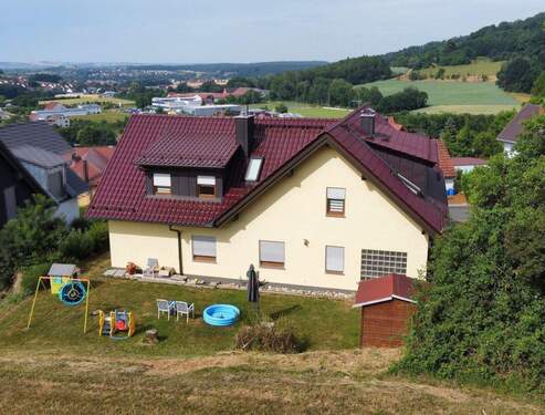 Aussicht mit Garten - 3 Zimmer Etagenwohnung in Gräfenberg