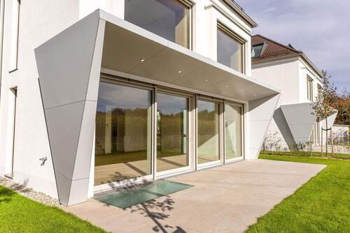 Hausansicht Süd bei Tag - 6 Zimmer Einfamilienhaus zum Kaufen in München