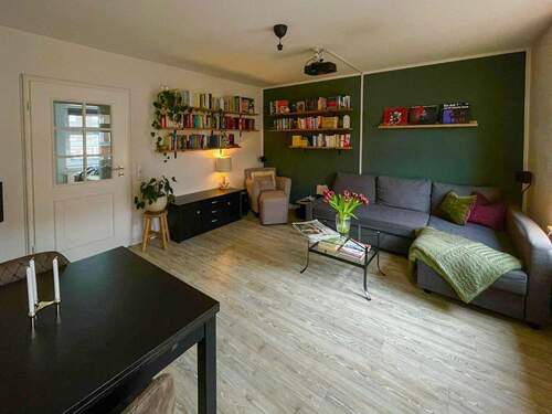 Wohnzimmer - 2 Zimmer Etagenwohnung in Kiel