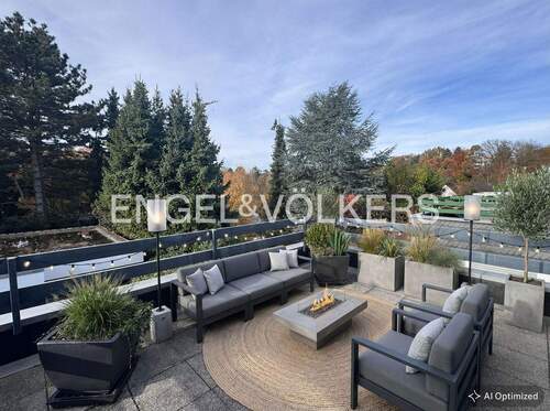 [KI-optimiertes Foto] Obere Terrasse - Wohnen mit Weitblick - Charmantes Reihenhaus mit Sauna und Garage