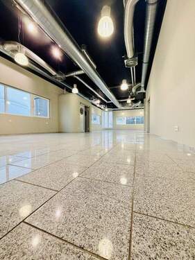 Verkaufsraum - Gewerbeobjekt (Büro, Produktion, Verkauf) zur Miete in Karlsbad