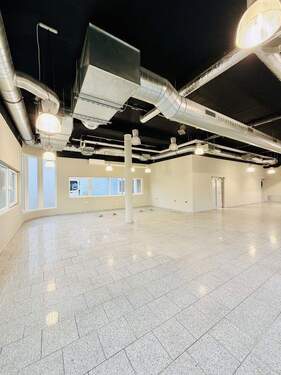 Verkaufsraum - Gewerbeobjekt (Büro, Produktion, Verkauf) in Karlsbad zur Miete