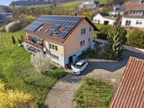 Luftbild Zufahrt - 9 Zimmer Mehrfamilienhaus, Wohnhaus zum Kaufen in Östringen