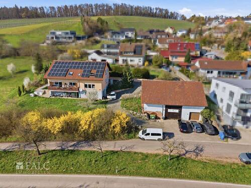 Luftbild Strassenseite - 9 Zimmer Mehrfamilienhaus, Wohnhaus in Östringen