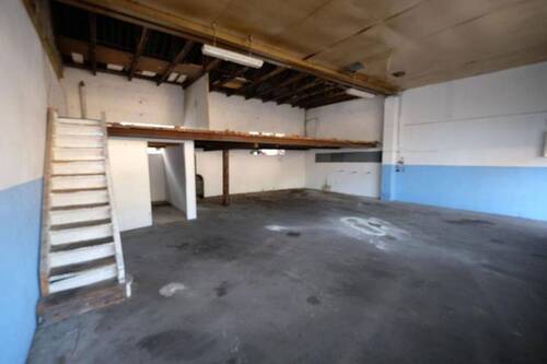 Halle I mit kleinem Büro+Empor - 