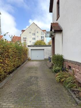 Zufahrt - Doppelhaushälfte mit 189,00 m&sup2; in Worms zum Kaufen