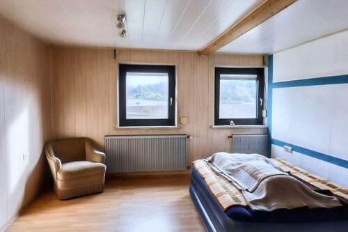 Schlafzimmer - 1 Zimmer Mehrfamilienhaus, Wohnhaus in Leutershausen