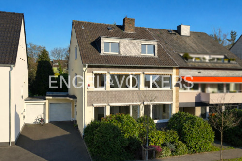 Außenansicht Haus - 8 Zimmer Doppelhaushälfte zum Kaufen in Hilden