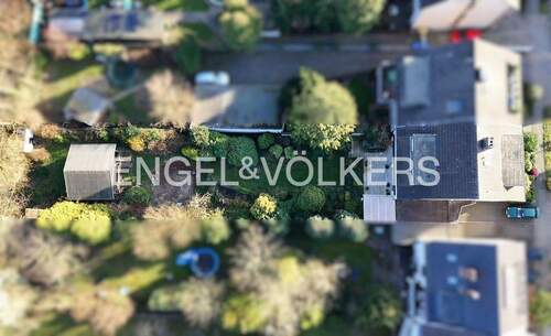 Blick aus der Vogelperspektive - Doppelhaushälfte mit 292,00 m&sup2; in Hilden zum Kaufen