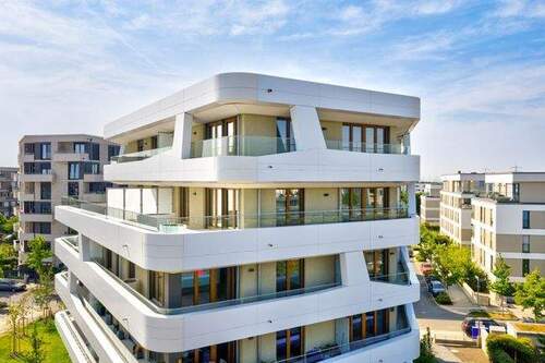 Shape Fassade Detail - Wie sieht Ihre perfekte Wohnung aus? Ganz weit oben, mit riesigem Balkon, 2 Bädern und vielem mehr?!