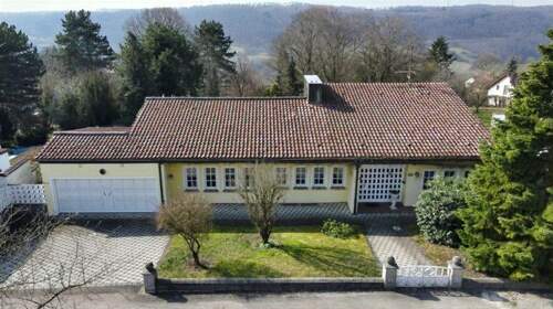 Ansicht - Das Haus der Extraklasse in Langenburg - zeitlose Architektur in Bestlage