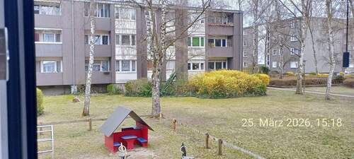 Blick aus Zimmer - 3 Zimmer Etagenwohnung zum Kaufen in Berlin