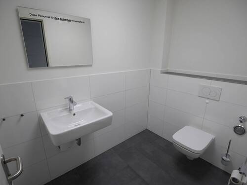 WC-Anlage - Halle in Tornesch zur Miete