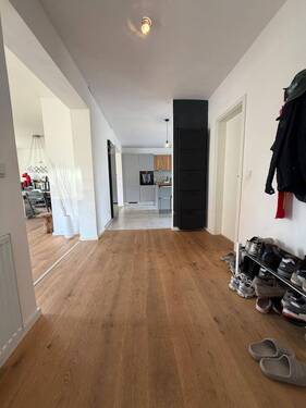 Diele - 6 Zimmer Einfamilienhaus zum Kaufen in Nürnberg
