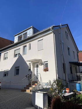 Hausansicht - 3 Zimmer Etagenwohnung zur Miete in Stuttgart