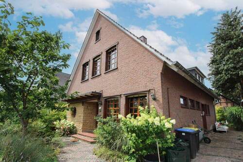 Außenansicht Haus - Familienidyll in zentraler Lage - Gepflegtes 6-Zimmer-Einfamilienhaus mit Nebengebäude in Geeste