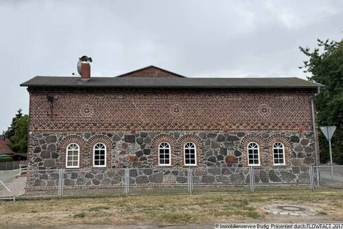 Straßenseite des Pensionsgebäudes - 