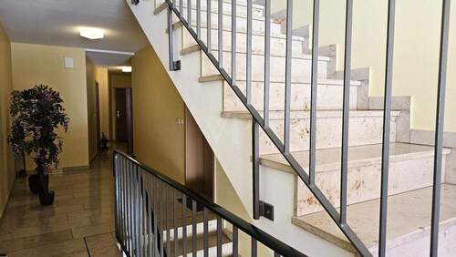 Treppenhaus - 3 Zimmer Etagenwohnung zum Kaufen in Ansbach